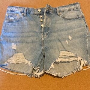 CALVIN KLEIN NWOT Distressed denim shorts Size 31